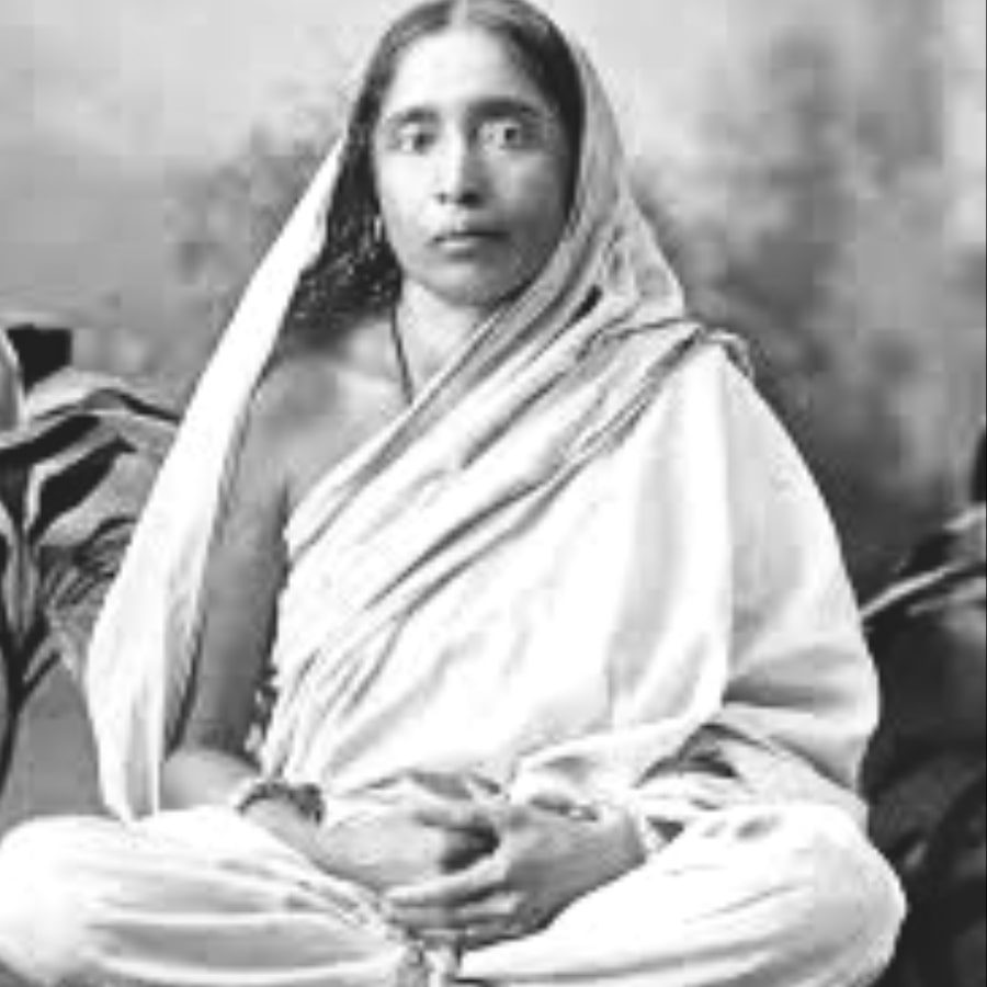 মন্দিরটির সঙ্গে জড়িয়ে আছে আরও এক গভীর আবেগ। এই মন্দিরে এসেছিলেন সারদা দেবী। মায়ের বাড়ি থেকে ঢিল ছোঁড়া দূরত্বে এই মন্দিরটি যেন উত্তর কলকাতার এক শান্ত আশ্রয়।