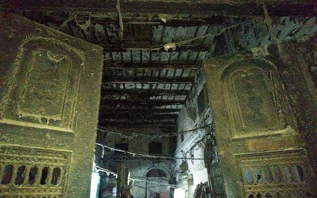 ইতিহাস, মিথ নাকি শুধুমাত্র গুজব? পুতুল বাড়ি আজ এক হেরিটেজ বিল্ডিং। এর ইতিহাস আর রহস্য কলকাতার জনমানসে এমন ভাবে মিশে আছে যে, এটি কেবল একটি বাড়ি নয়, এটি শহরের এক অন্ধকার অধ্যায়ের প্রতীক! এটি সত্যি ভৌতিক কি না, তা আজও বিতর্কের বিষয়। কিন্তু বাবু কালচারের নির্মমতা, এক কন্যার বিয়োগ ব্যথা এবং সময়ের নীরবতা — সব কিছু মিলেই পুতুল বাড়িকে দিয়েছে কলকাতার অন্যতম রহস্যময় বাড়ির তকমা।  (এই প্রতিবেদনটি ‘আনন্দ উৎসব’ ফিচারের একটি অংশ)।