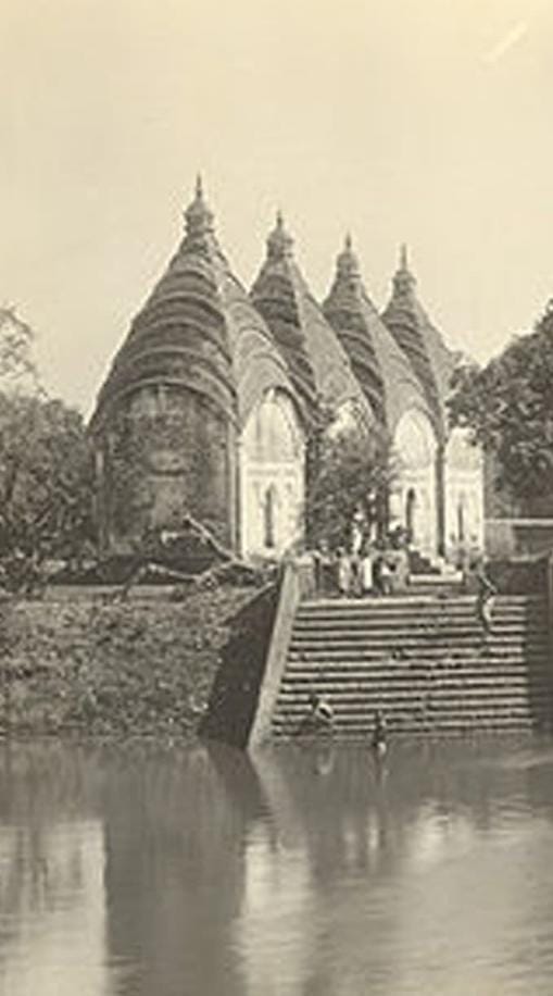 বাংলাদেশের শান্ত জামিরতা গ্রামের নদীর তীরে পাগলনাথের মন্দির। 