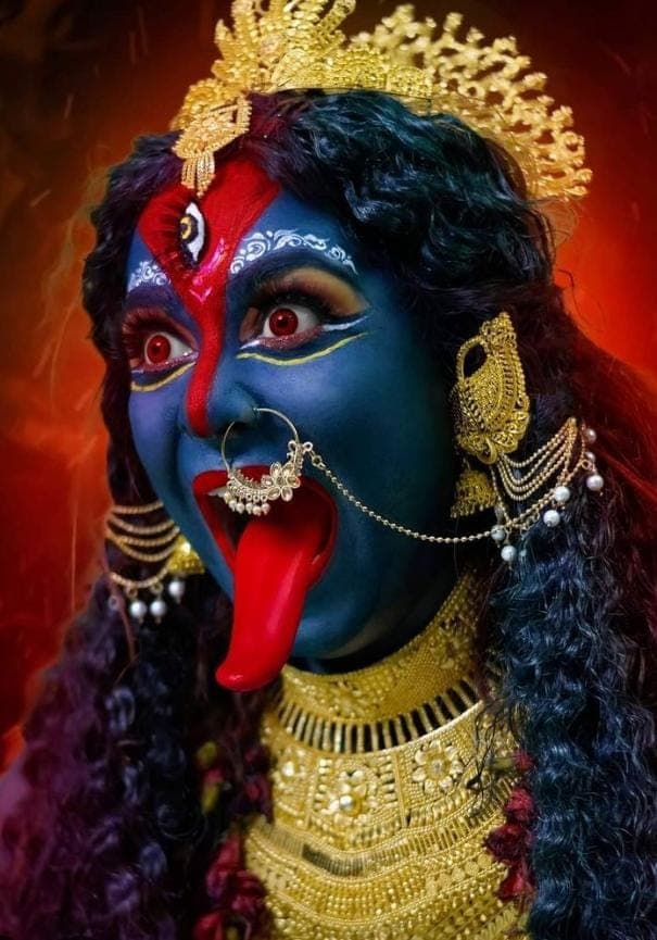 ঝঞ্ঝাবিক্ষুব্ধ ভীষণ দিনরাত্রি। চতুর্দিকে কেবল জল আর জল। তার মধ্যে দিয়ে তিনি চলেছেন,  হাতে সাবধানে ধরা ব্রহ্ম পদার্থ। এই ব্রহ্ম পদার্থ দিয়ে তিনি সৃষ্টি করবেন নতুন পৃথিবী, নতুন সূর্য। নতুন ধরিত্রীতে প্রাণ সৃজন হবে। কিন্তু তিনি যে আদি। তাঁকেই সঞ্চয় করে রাখতে হবে এই তিন ব্রহ্ম পদার্থ অর্থাৎ পূর্বের স্মৃতি সার। 