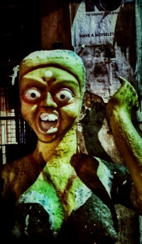 দেবীর কাছে বারবার খাদ্যের অনুরোধ করতে লাগল তারা। পার্বতীও এ দিকে ক্ষুধায় গৌরী থেকে কৃষ্ণাঙ্গী হয়ে পড়েছেন। কিন্তু কৈলাস না পৌঁছনো অবধি এই বনভূমে খাদ্যের জোগাড় করা বড় মুশকিল। এদিকে এরাও তার সন্তান স্বরূপ। তিনি কী করে তাদের ক্ষুধার্ত রাখতে পারেন!