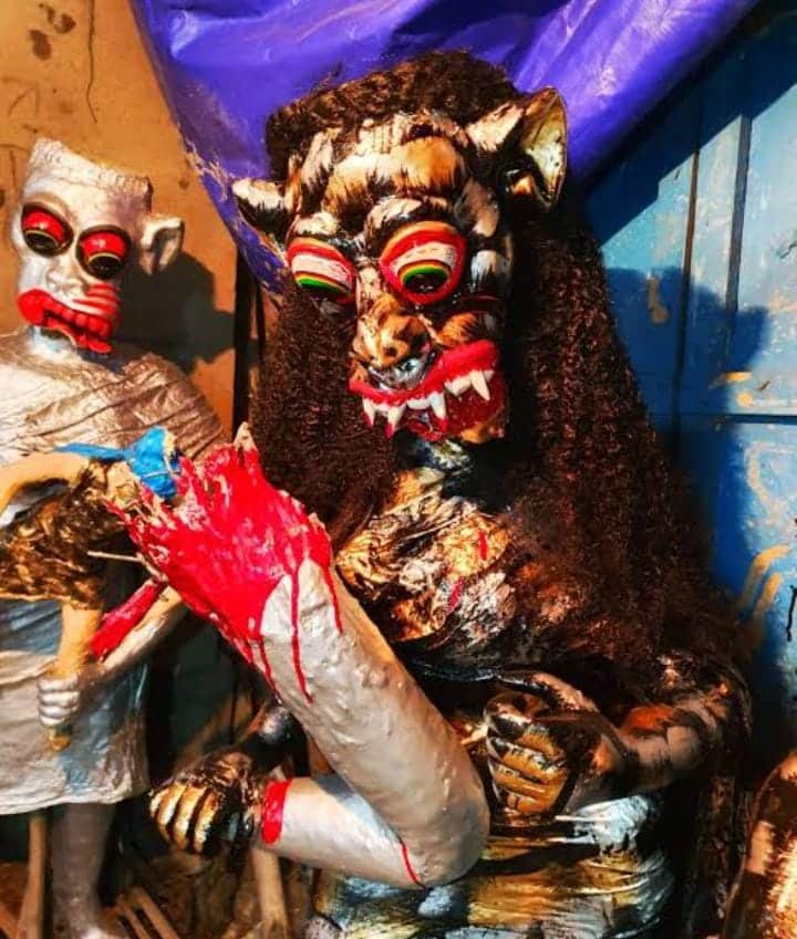 আর একটি প্রামাণ্য সূত্র বলে, ডাকিনী এসেছে ডাক থেকে। ডাকের অর্থ হল জ্ঞান। অর্থাৎ ডাকিনী বা ডাকসিদ্ধ জ্ঞানের অধিকারিণী; প্রাজ্ঞ। ( চর্যাপদ ব্যাখ্যা হরপ্রসাদ শাস্ত্রী)  যোগিনী হল যিনি যোগসিদ্ধা। যিনি মায়ের নিত্য সহচরী, শুম্ভ-নিশুম্ভ বধের মুহূর্তে মায়ের সঙ্গে রণক্ষেত্রে তাঁরা অবতীর্ণ হয়েছিলেন। যোগ কথাটিই তো ‘চিত্তবৃত্তিনিরোধ’ অর্থাৎ চিত্তের চঞ্চল প্রবণতাগুলিকে সংযত করা। তাই যোগসিদ্ধাj অর্থ যিনি সাধনার দ্বারা আমির ঊর্ধ্বে উঠেছেন। (যোগদর্শন, পতঞ্জলি)