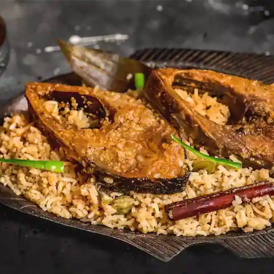 বরং মায়ের প্রিয় ইলিশ মাছ আর জুই ফুলেই সম্পূর্ণ হয় উৎসব।