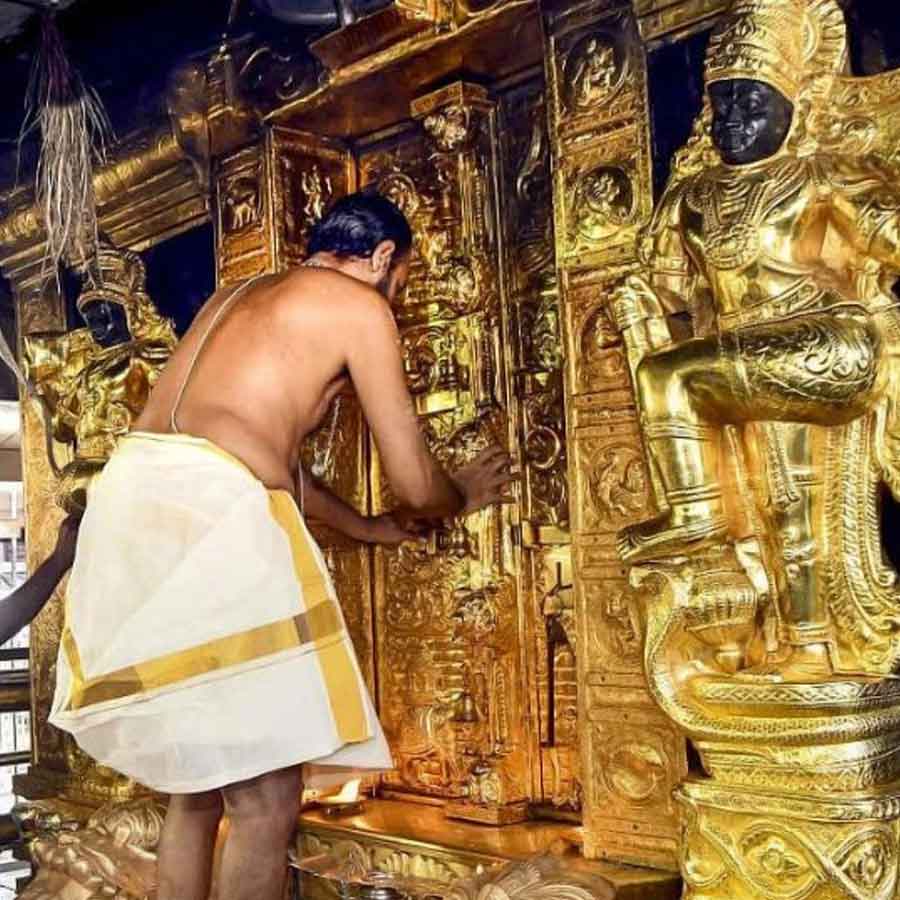 Sabarimala Gold Door Mystery: From Temple to Actor’s Home, 4.5 Kg of Gold Missing After 39-Day Journey dgtl