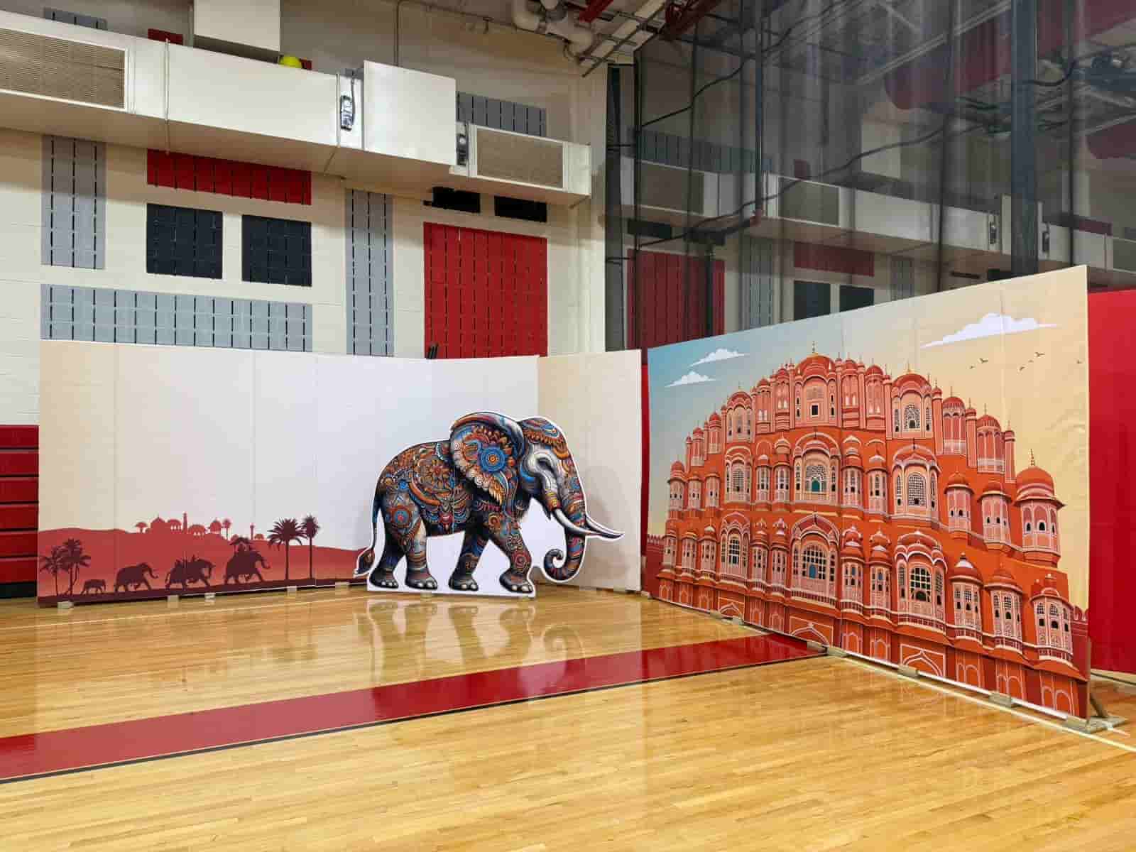 শারদোৎসবের আনন্দে, রাজস্থানের রাজকাহিনিতে— ত্রিনয়নীর মণ্ডপে এ বার যেন মিলছে দুই দিগন্তের সংস্কৃতি। (এই প্রতিবেদনটি ‘আনন্দ উৎসব’ ফিচারের একটি অংশ।)