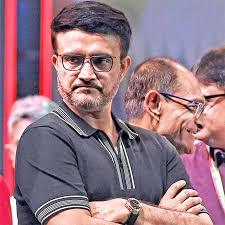 আচমকাই রাত এগারোটা নাগাদ বাথরুমের সমস্ত কল খুলে যায়। সৌরভ বলেন, 'প্রথমে ভেবেছিলাম আমি হয়তো তাড়াহুড়ো করে কল বন্ধ করিনি।' 