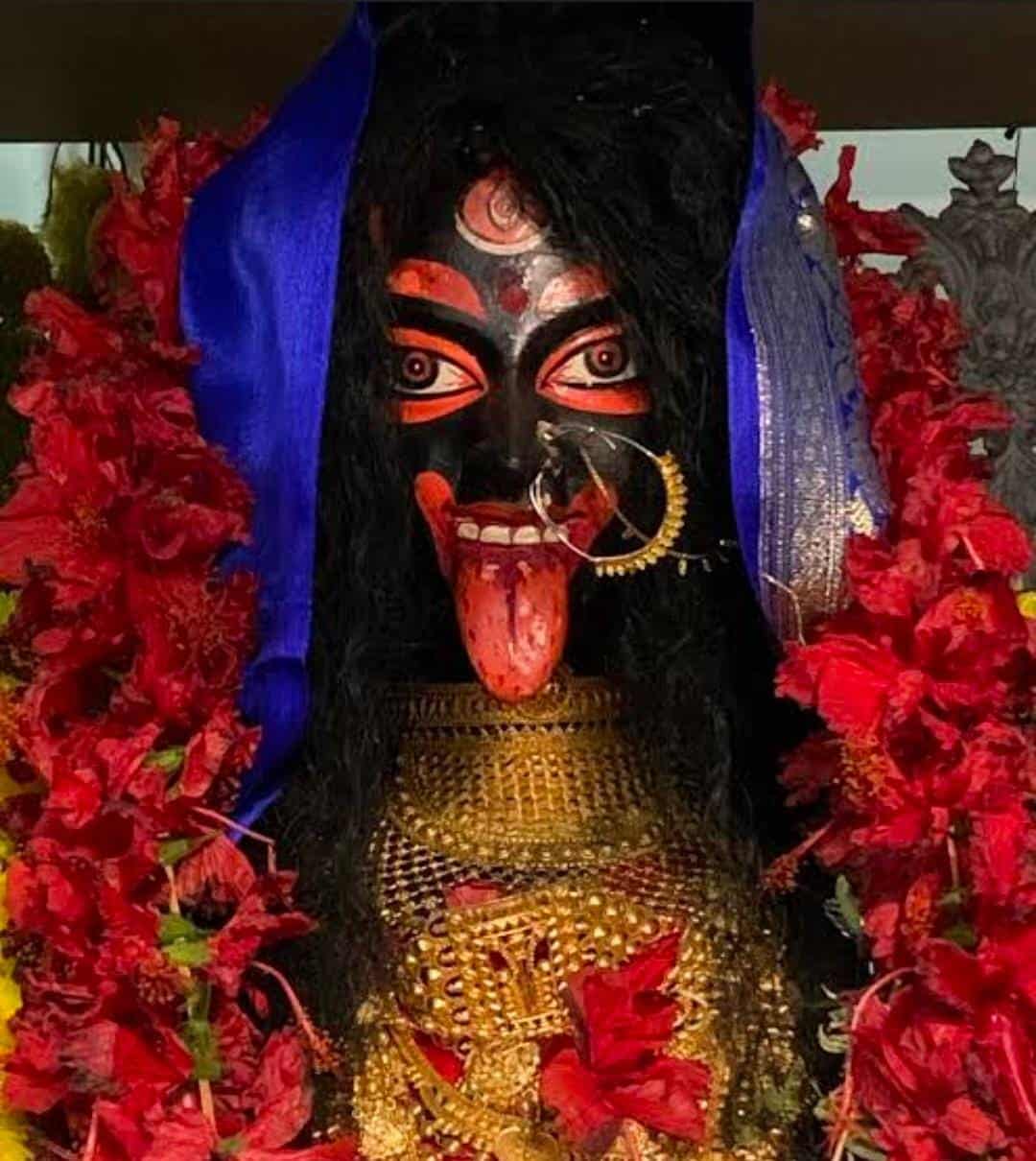 ঘোমটা কালী মন্দির অবস্থিত উত্তর কলকাতার বলরাম ঘোষ স্ট্রিটে। 