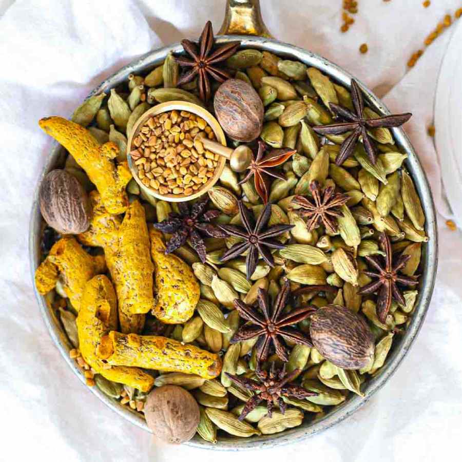 কোন মশলা পুরুষের টেস্টোস্টেরন বৃদ্ধিতে সাহায্য করে, মহিলাদের রজঃনিবৃত্তির সমস্যাও রাখে দূরে