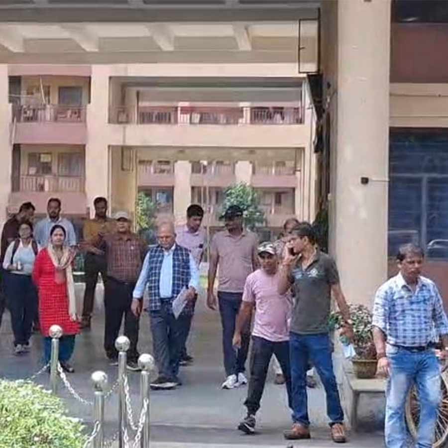 খড়গপুর আইআইটিতে ফরেনসিক বিশেষজ্ঞরা।