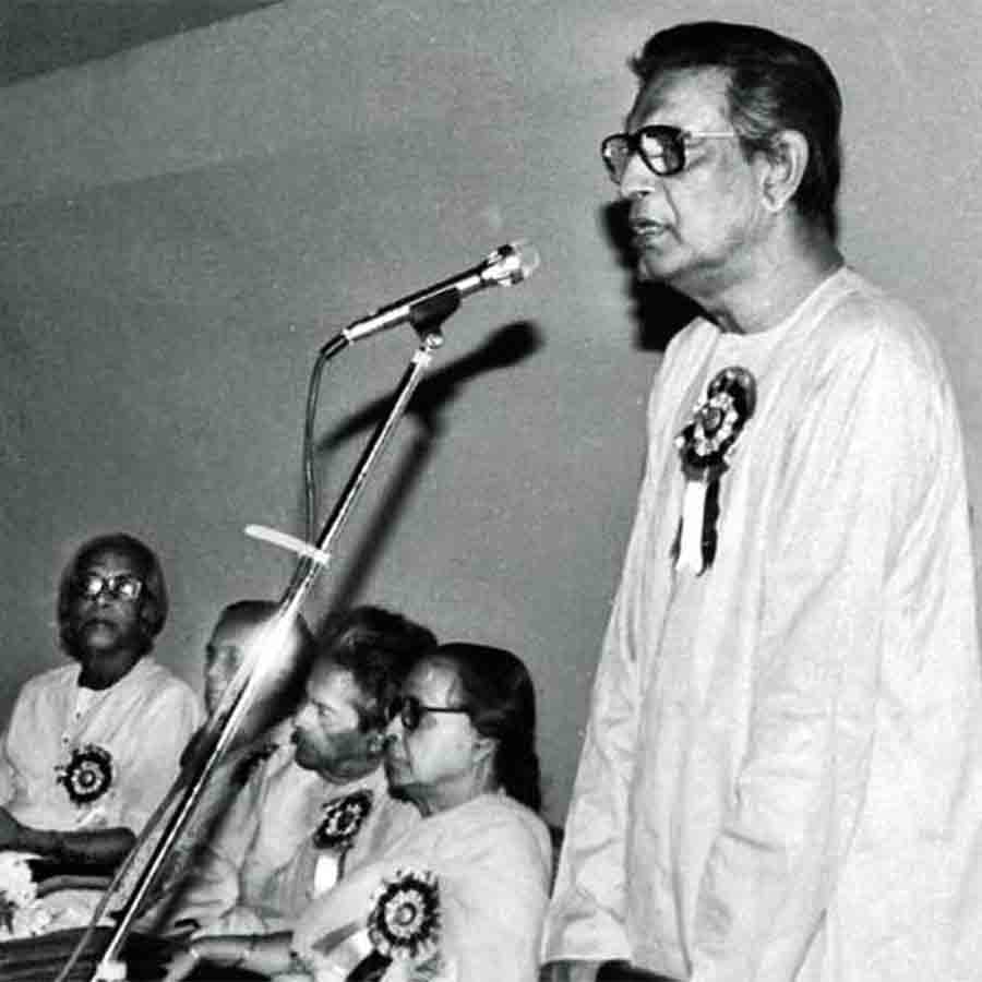 On the Centernary birth anniversary of Rabindranath Tagore, Satyajit Ray gave the best gift to the Bengali literary world by reviving the Sandesh magazine