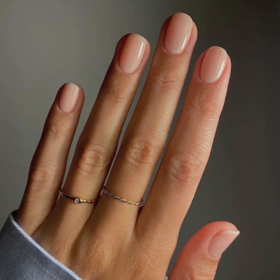 এই সময় আর কোনও রাসায়নিক বা অন্য উপাদান ব্যবহার করবেন না নখের যত্ন নিতে। নখ যেহেতু দুর্বল থাকে নেল এক্সটেনশন খোলার পর, সেহেতু এই সময় অতিরিক্ত যত্ন নিলে নখ সামান্য বাড়ার পরই ভেঙে যেতে পারে। 