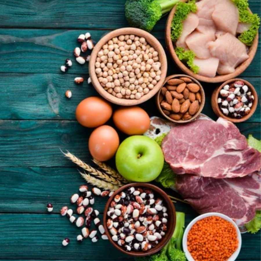 নখ ভাল রাখতে এবং নখের যত্ন নিতে প্রোটিন সমৃদ্ধ খাবার খান। 