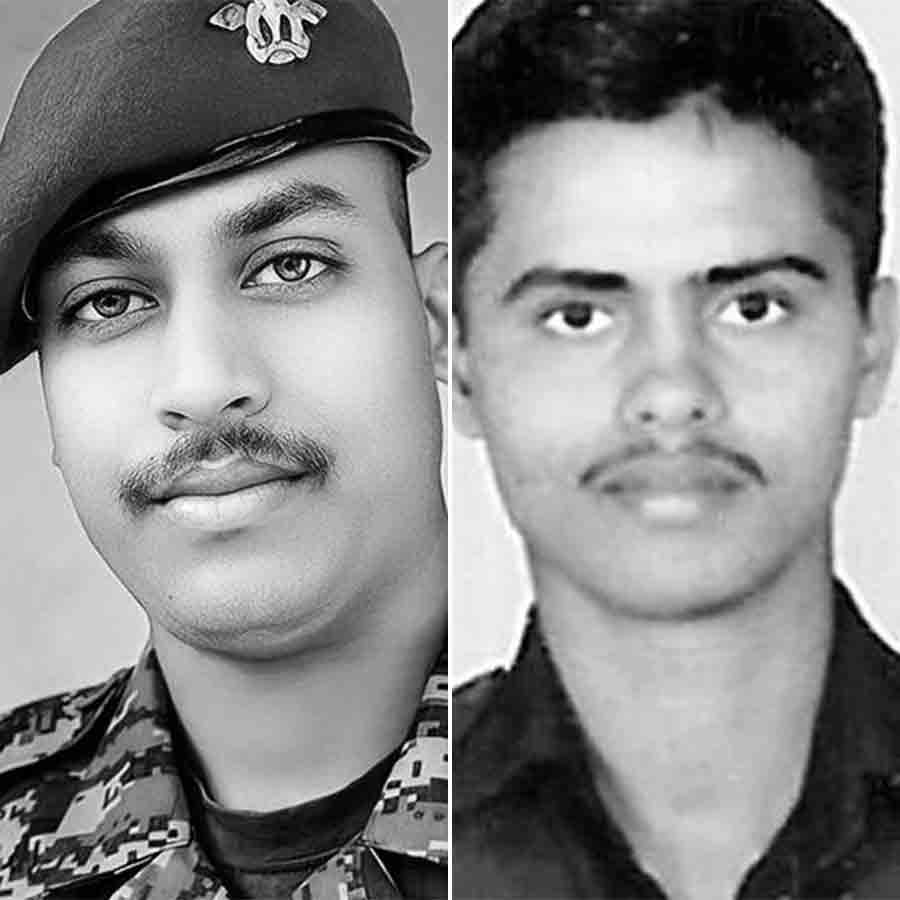 Dead bodies of two para commandoes recovered from kashmir forest