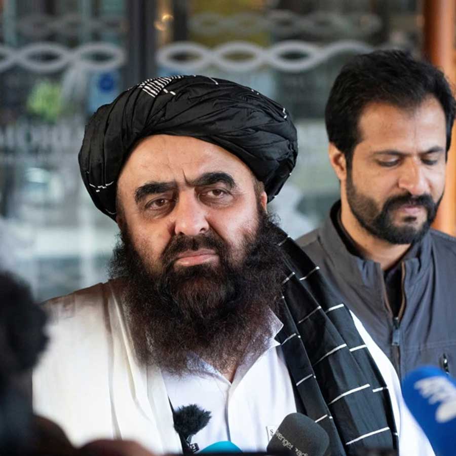 Porno-studiyada jinsiy aloqani porno suratga olish