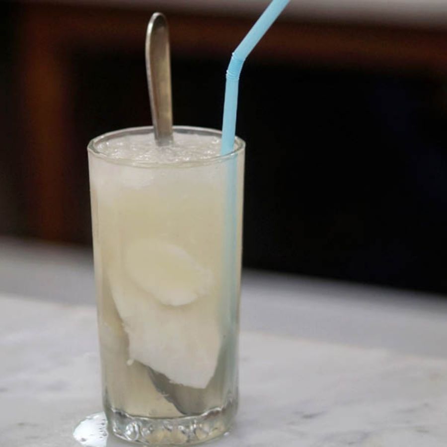 আজও এখানে ৩০টিরও বেশি স্বাদের শরবত মেলে। কিন্তু যা এই শতবর্ষ পেরিয়েও নক্ষত্রের মতো জ্বলজ্বল করছে, তা হল— ডাব শরবত, গ্রিন ম্যাঙ্গো মালাই এবং ভ্যানিলা মালাই।