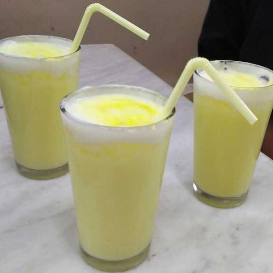 শোনা যায়, সুভাষচন্দ্র বসুর প্রিয় ছিল 'ক্রিম ম্যাঙ্গো'। আড্ডার মেজাজে, মুক্ত বুদ্ধির চর্চায় এই দোকানটি যেন বহু বিপ্লবীর, বুদ্ধিজীবীর আশ্রয়স্থল ছিল।