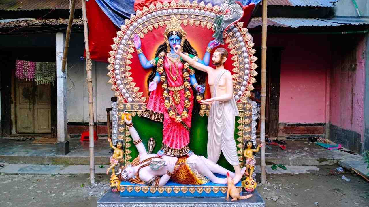 বিভিন্ন দাবি অনুসারে, এটি হল তাদের সর্বজনীন শ্যামাপুজো আয়োজনের ৩৯তম বর্ষ। 