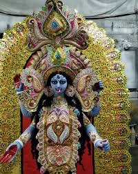 আরও দাবি করা হচ্ছে, এ বার এই ক্লাবের পুজোয় মাতৃ মূর্তির উচ্চতা করা হচ্ছে ৪০ ফুট! 