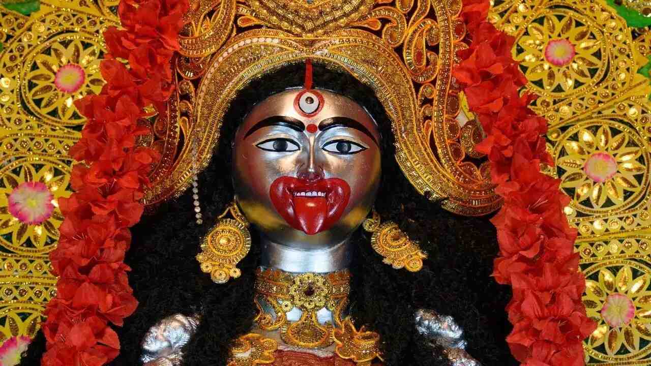 প্রতি বছরই কালীপুজোর সময় এই আয়োজন ঘিরে বিরাট মেলা বসে। এ বারও তার ব্যতিক্রম হবে না বলেই শোনা যাচ্ছে।  