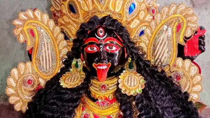 উদ্যোক্তাদের আশা, তাদের এ বারের আয়োজন ও প্রচেষ্টা দর্শনার্থীদের মন ভরিয়ে দেবে।    (এই প্রতিবেদনটি ‘আনন্দ উৎসব’ ফিচারের একটি অংশ)।