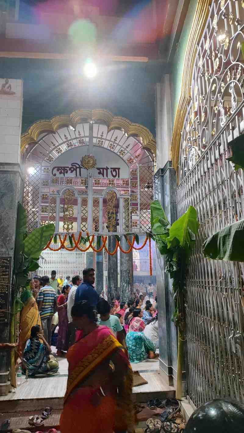 এখন অবশ্য কথিত সেই জঙ্গল জনবসতিপূর্ণ এলাকায় পরিণত হয়েছে। ক্ষেপা কালী পাড়ায় তৈরি হয়েছে সুবিশাল মন্দির। ডাকাত নেই, কিন্তু পুজো চলে মহা ধুমধামে। 