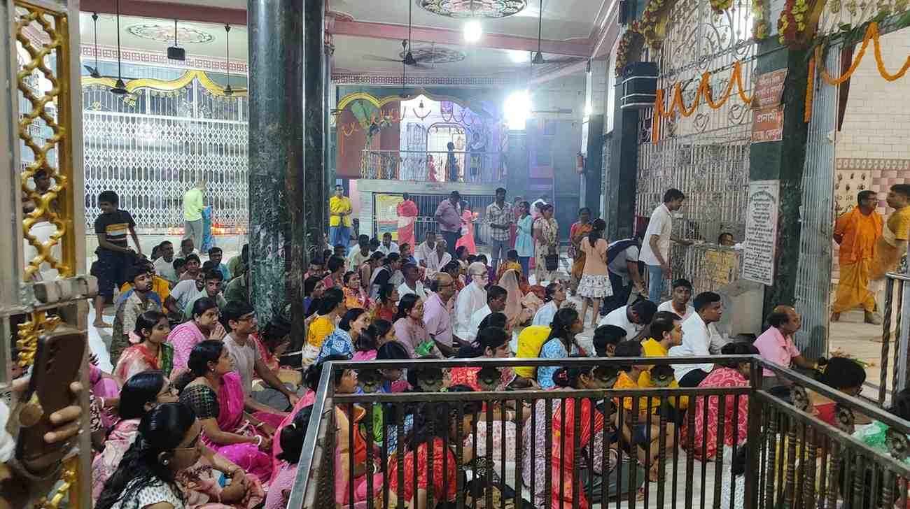 কাটোয়ার এই মন্দির শাক্তভক্ত ও পর্যটকদের কাছে বড় আকর্ষণ। প্রতি বছর কালীপুজোয় বিপুল ভক্ত সমাগম হয়। ক্ষেপী মা কাটোয়ার এক বিশাল ঐতিহ্য তুলে ধরেন। এটি এখন 'খ্যাপাকালীতলা সর্বজনীন কালীক্ষেত্র' নামে পরিচিত।  (এই প্রতিবেদনটি ‘আনন্দ উৎসব’ ফিচারের একটি অংশ)।