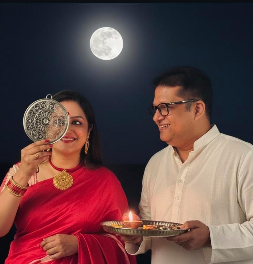 সুদীপা চট্টোপাধ্যায় একটি ছবি ভাগ করে সকলকে এই ব্রতের শুভেচ্ছা জানান। 