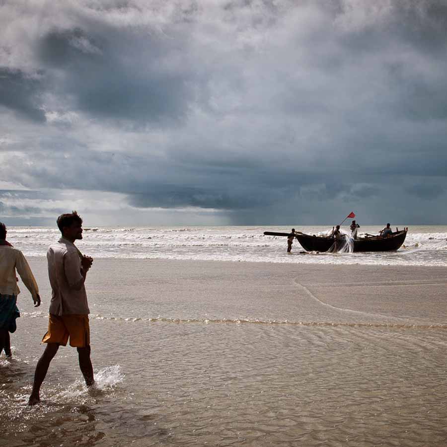 Hilsa fishing continues in deep sea defying government ban dgtld