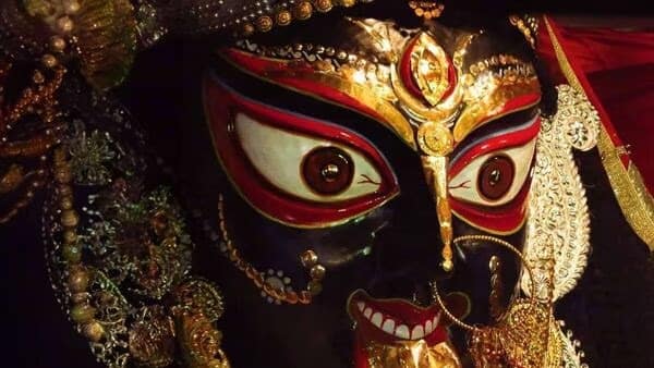 তবে এই উচ্চতার চেয়েও বেশি হল বড়মার জনপ্রিয়তা। ভক্তরা বিশ্বাস করেন, এক অলৌকিক শক্তি রয়েছে দেবীর।  