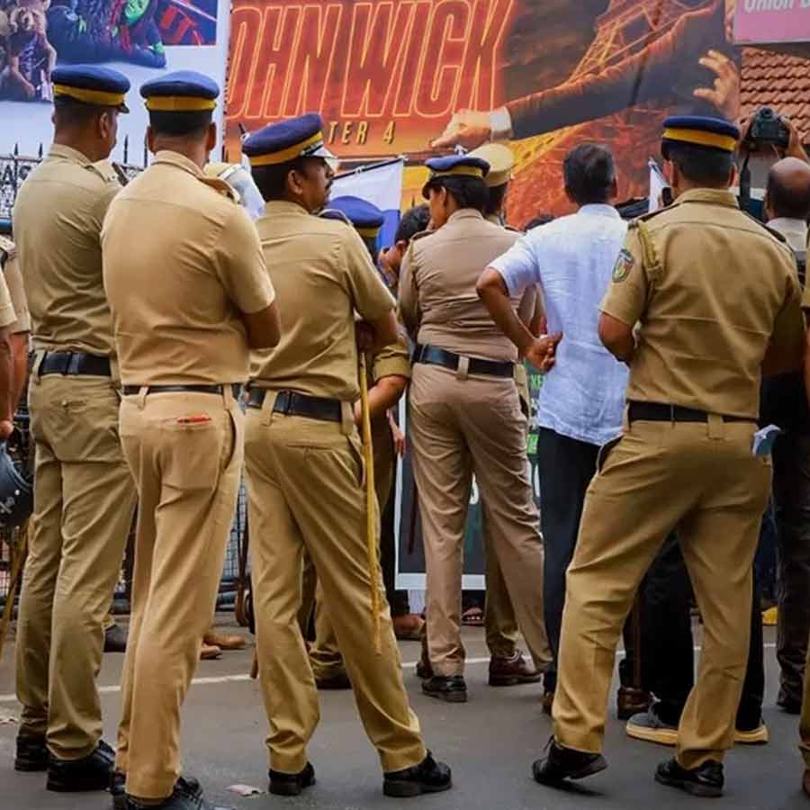 Cops in Madhya Pradesh allegedly beat up driver loot hawala money from vehicle dgtl