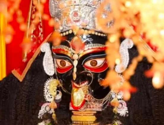  পরবর্তীতে উচ্চতার কারণে সকলের কাছে ‘বড়মা’ নামে পরিচিত হন দেবী। 