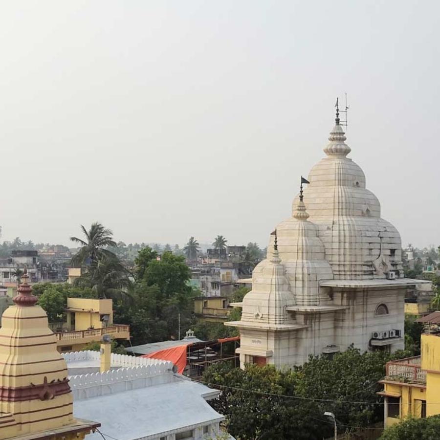 কবিরাজি পড়ে সাতটি পেটেন্ট ওষুধও আবিষ্কার করে ফেললেন অন্নদাচরণ। কিন্তু শুধু বিজ্ঞান নয়, তাঁর মনে ছিল দেবী কালী এবং শ্রীরামকৃষ্ণের প্রতি গভীর ভক্তি।