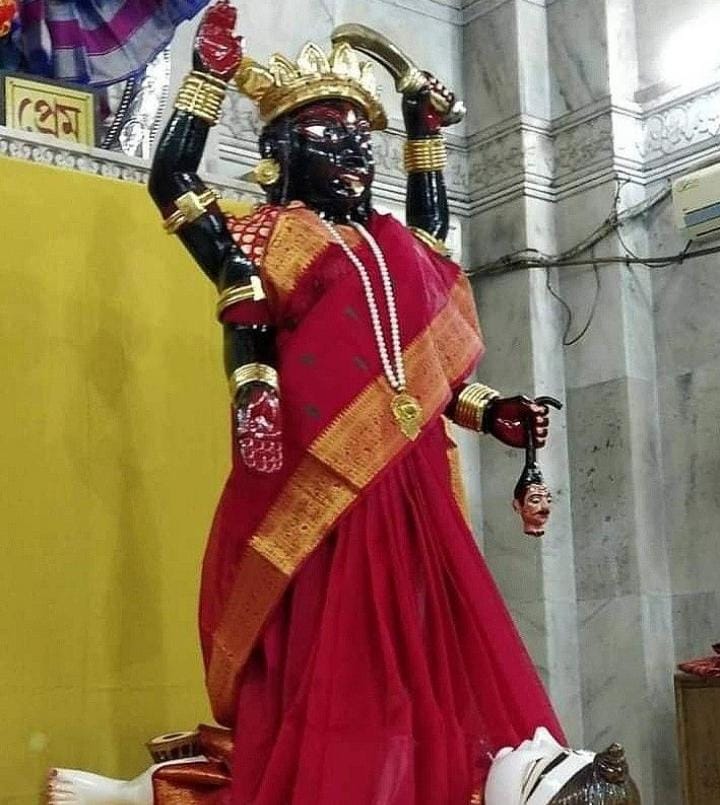 এমনকি, কলকাতা জাদুঘরের লোকেরা এসে সেই মূর্তি দেখে তাকে অতি প্রাচীন বুদ্ধ-পরবর্তী আমলের বলে রায় দিলেন এবং চড়া দামে কেনার প্রস্তাব দিলেন। সে প্রস্তাব অবশ্য ফিরিয়ে দেন অন্নদা ঠাকুর।