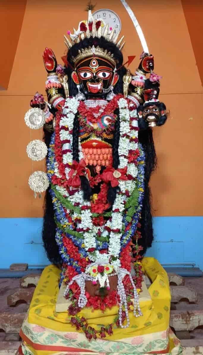 শোনা যায়, সেই সুদূর অতীতে শাক্ত ও বৈষ্ণব সম্প্রদায়ের মধ্যে এক বিরোধ চলছিল। সেই জটিল সময়েই শান্তিপুরের অদ্বৈতাচার্য্যের প্রপৌত্র মথুরেশ গোস্বামী এক অভূতপূর্ব সিদ্ধান্ত নিলেন।