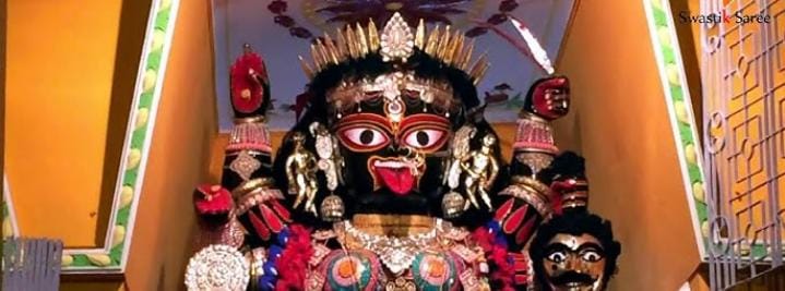 বৈবাহিক সম্পর্কেও যখন জটিলতা কাটল না, তখন মথুরেশ গোস্বামী জামাতা-কন্যাকে নিয়ে এলেন শান্তিপুরে। তবে গোস্বামী পরিবার সরাসরি শক্তি উপাসনা করেন না, তাই মথুরেশ তাঁর বসতবাটির থেকে কিছুটা দূরে একটি পঞ্চমুণ্ডির আসন স্থাপন করে দিলেন জামাতার সাধনার জন্য। 