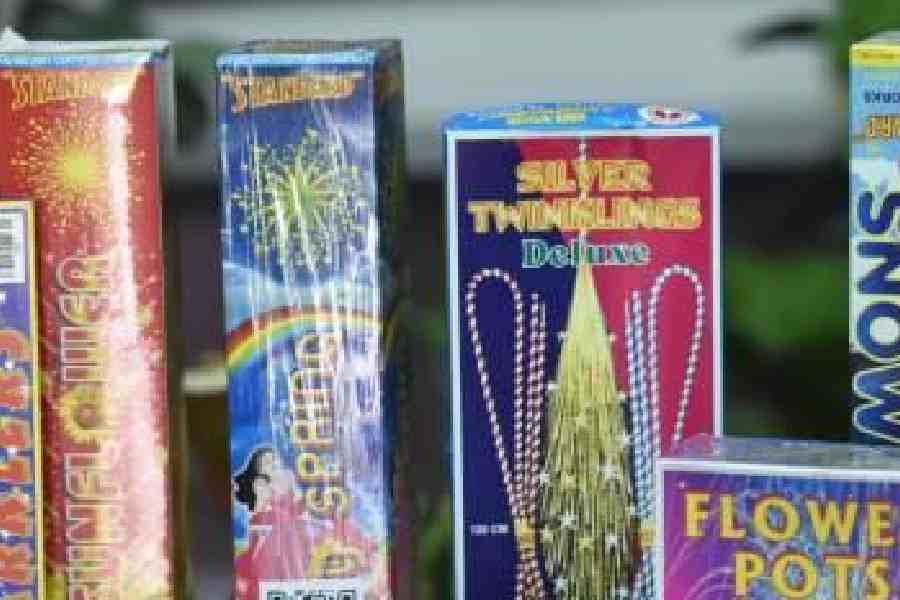 কিন্তু বাজারে তো এত ধরনের বাজির সম্ভার। সে সবের ভিড়ে কী ভাবে চিনে নেবেন একে?  