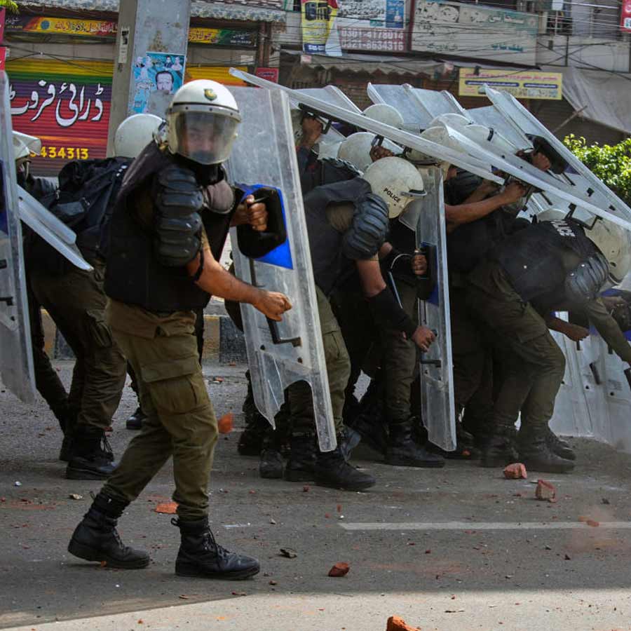 What is Tehreek-i-Labbaik Pakistan which bleeds Islamabad through violent march