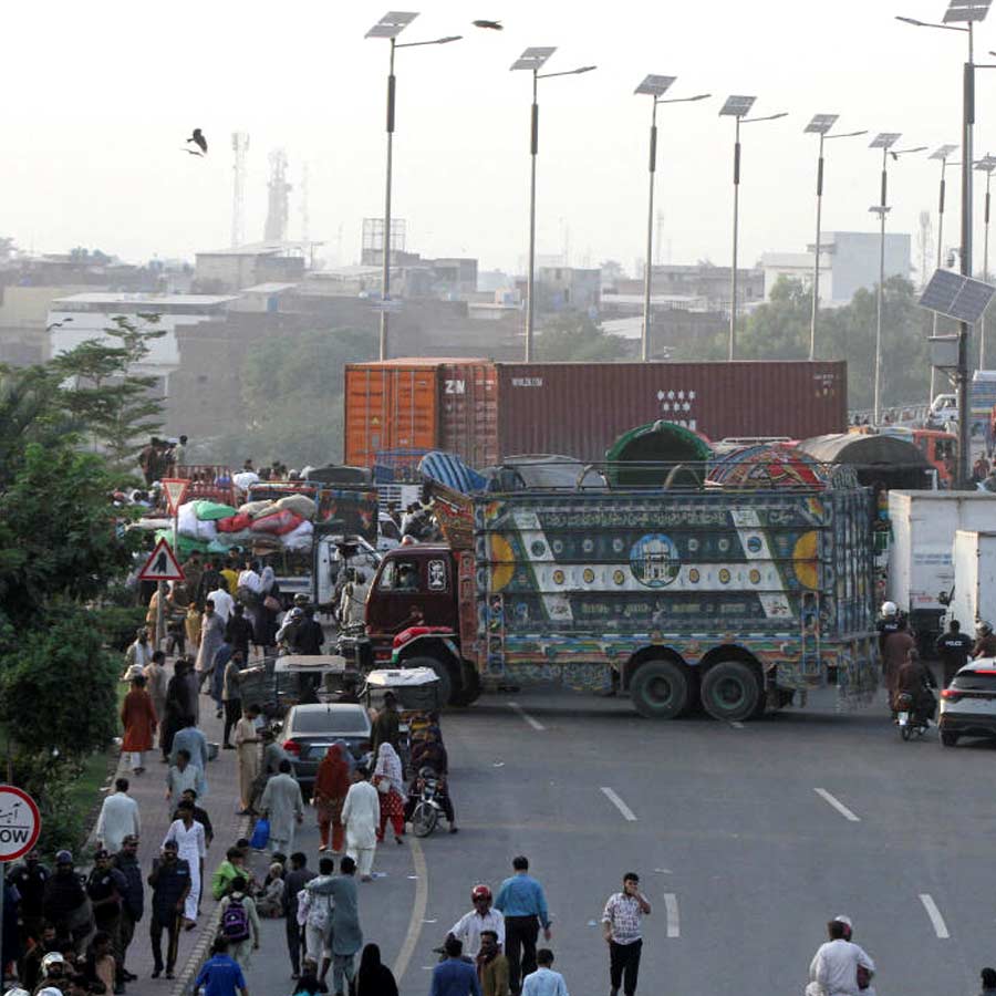 What is Tehreek-i-Labbaik Pakistan which bleeds Islamabad through violent march