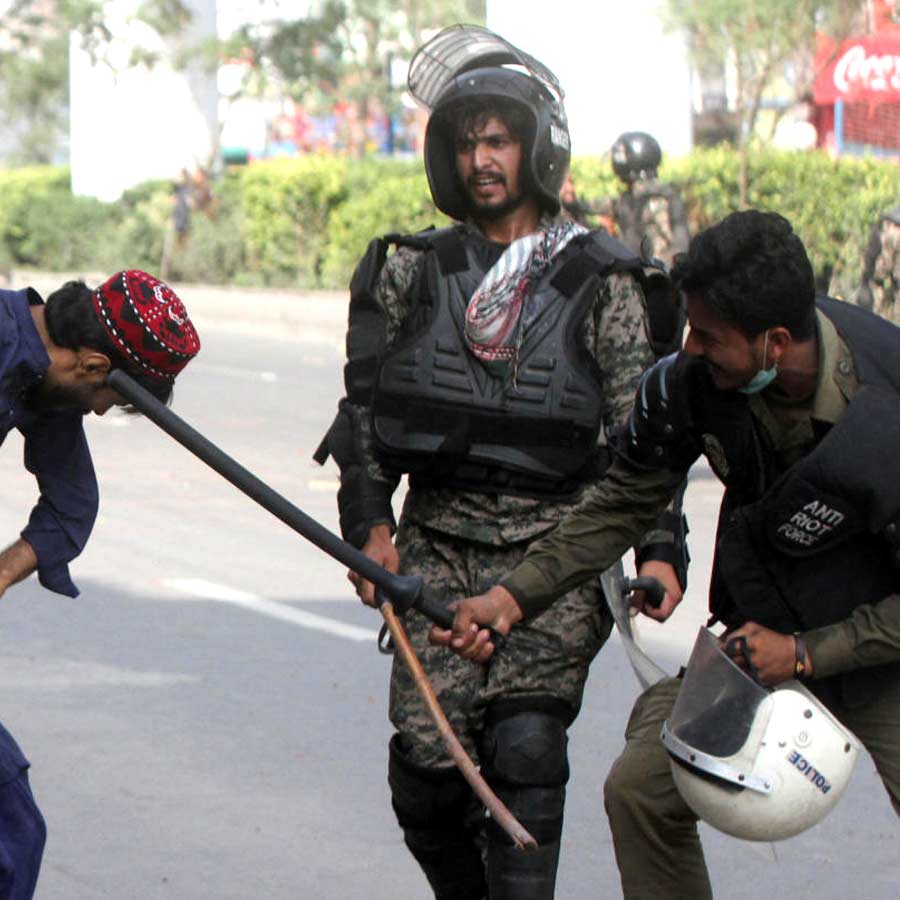 What is Tehreek-i-Labbaik Pakistan which bleeds Islamabad through violent march