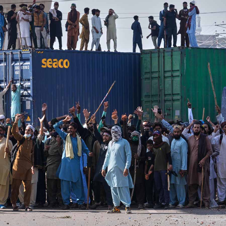 What is Tehreek-i-Labbaik Pakistan which bleeds Islamabad through violent march