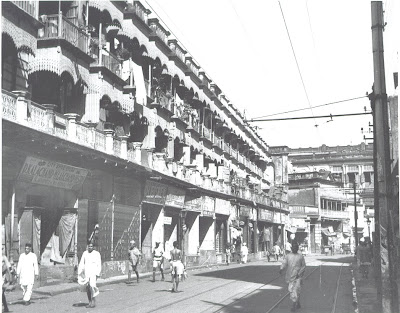 পদ্মা সেই তান্ত্রিককে নিয়ে গিয়ে ফেললেন গৌড়াধিপতির নাগালে। বললেন সব ঘটনা। তান্ত্রিককে বন্দি করলেন গৌড়াধিপতি। সেনানায়কে হুকুম দিলেন, ‘যাও, কাপালিকদের উচিত শিক্ষা দাও’। খবর রটে গেল কলকাতায়। তান্ত্রিক, কাপালিকেরা আর কোনও রকম ঝুঁকি নিলেন না। চামুণ্ডার মূর্তি নিয়ে এলাকা ছাড়লেন। 