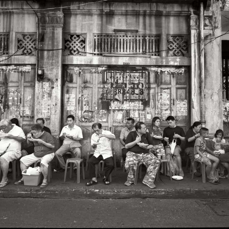 গৌড়রাজের সেনাপতি নরসিংহ সেখানে একখানা সেনাছাউনি তৈরি করে ফিরে গেলেন। কিছু সেনাও থেকে গেল। তারাই আস্তে আস্তে বসতি গড়ল। কৃষিজীবী মুসলমানরা সেখানে এসে ভিড় বাড়াল। ভিড় জমালেই তো হল না। পেট চালাতে হবে। কাজ করে উপার্জন করতে হবে। জীবিকার প্রয়োজনে গড়ে উঠল কসাইখানা। মানুষ কসাইয়ের পেশা গ্রহণ করল। 