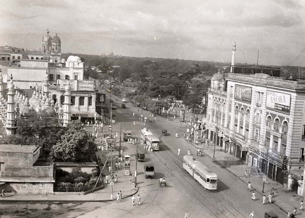 সেই কসাইটোলা বেন্টিঙ্ক স্ট্রিট হয়েছে দু’শো বছর আগে। ১৮৩৯ সালে লর্ড বেন্টিঙ্ক মারা যান। তার পরপরই তাঁর নামে রাস্তা পায় মহানগর। কিন্তু এলাকা পত্তনের নেপথ্যে রয়েছে কালী আরাধনার ইতিহাস। তবে আজকের মহানগরে আর সে ইতিহাস খুঁজে পাওয়ার উপায় নেই।  (এই প্রতিবেদনটি ‘আনন্দ উৎসব’ ফিচারের একটি অংশ)।