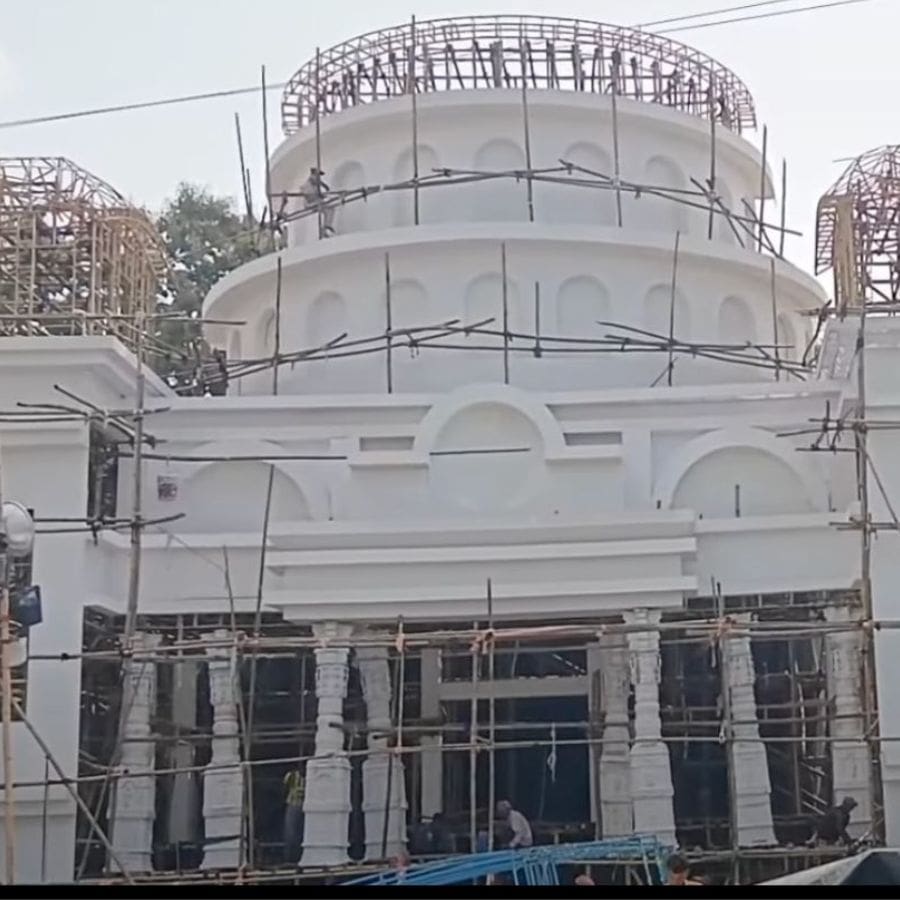 বাংলার সাহিত্যসম্রাট বঙ্কিমচন্দ্র চট্টোপাধ্যায়ের 'কপালকুণ্ডলা' উপন্যাস বাঙালি পাঠকের কাছে এক বিশেষ আবেগের নাম। ১৮৬৬ সালে লেখা সেই উপন্যাসের পটভূমি, পাত্র-পাত্রী—সবই যে শুধু কল্পনায় আঁকা ছিল না, তা স্পষ্ট হয়ে ওঠে পূর্ব মেদিনীপুরের কাঁথি মহকুমার দরিয়াপুর গ্রামে গেলে।