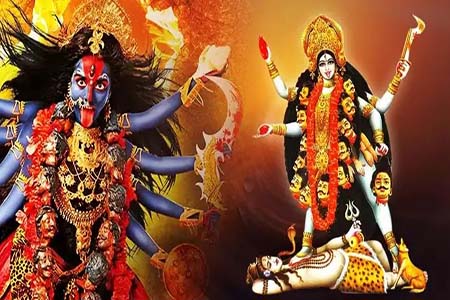 দেবীও তেমনই সদা সৃষ্টিশীল। এক বৃহৎ উন্মুক্ত গর্ভাশয়, যা ক্রমাগত সৃজন করে চলেছে। জগৎব্যাপী এই মস্ত সৃজনশীলতার ব্যাপ্তি অর্থাৎ ক্ষেত্রকে কাপড় দ্বারা ঢাকা অসম্ভব। তাই তিনি দিগবসনা।