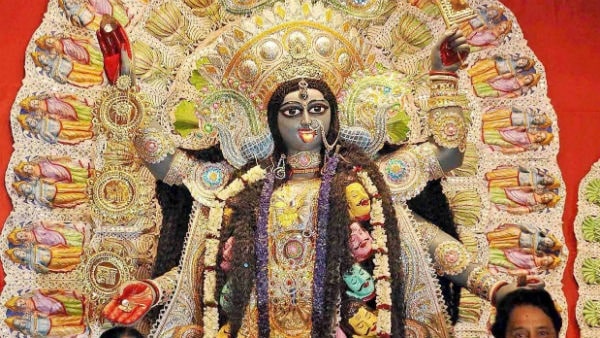 প্রশ্নের উত্তরে আজ উত্তর নিজেই প্রশ্ন রেখেছিল, এর কারণ বোধহয় পৃথিবীর একমাত্র ধ্রুবক মাতৃকা তথা শক্তি। যাকে কোনও বস্ত্রে আচ্ছাদন করা যায় না বা কোনও পাত্রে ধরা যায় না।  (এই প্রতিবেদনটি ‘আনন্দ উৎসব’ ফিচারের একটি অংশ)।