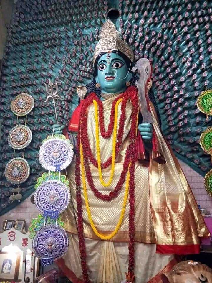  বংশানুক্রমে দেবীর সেবা করে আসছেন মুখোপাধ্যায় পরিবারের সদস্যরাই।   (এই প্রতিবেদনটি ‘আনন্দ উৎসব’ ফিচারের একটি অংশ)।