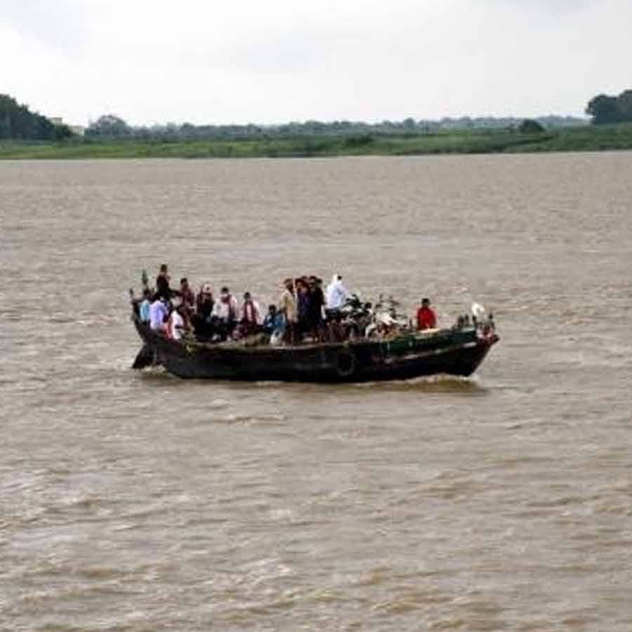 Boat capsized in Bihar's Motihari dgtl