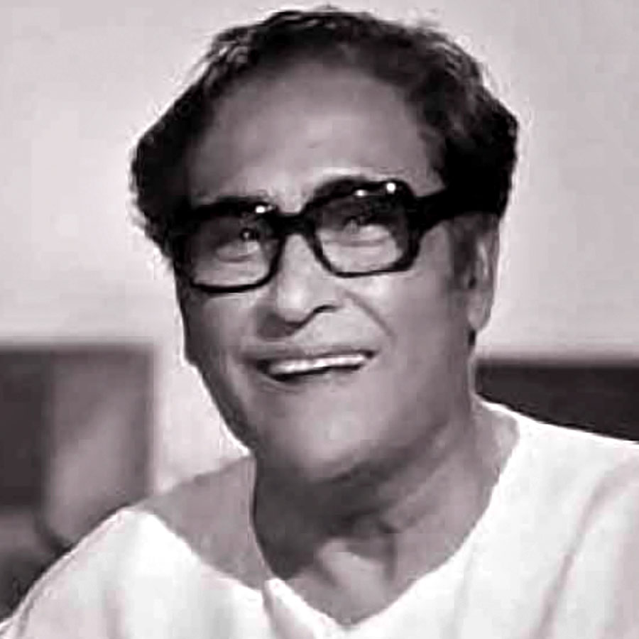 How did Asok kumar manage to fit himself as a fine actor in hindi film industry dgtl