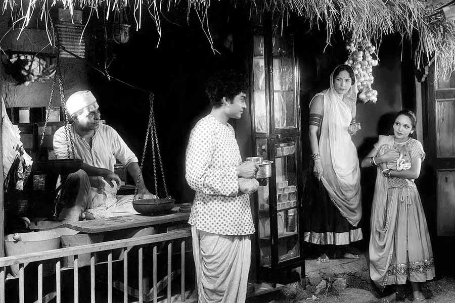 ‘অচ্ছুৎ কন্যা’ ছবিতে দেবিকারানির সঙ্গে অশোককুমার।